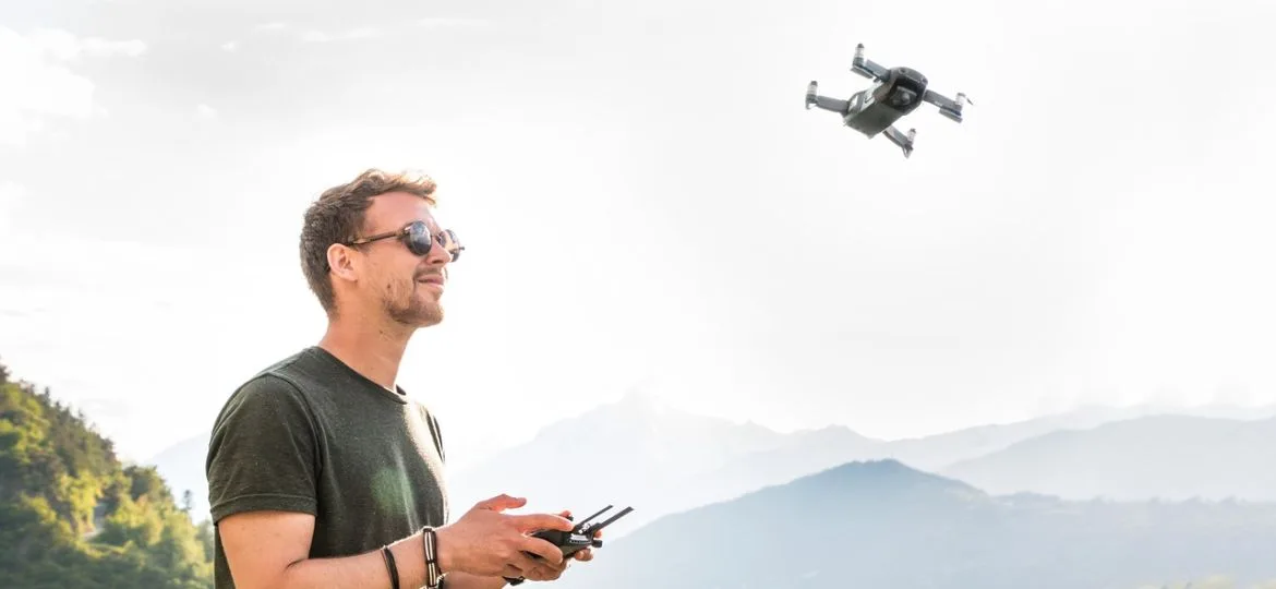 drone-3453361_1280