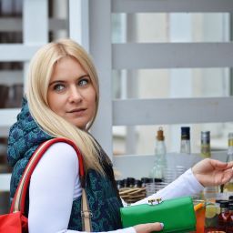 paying-1438142_1280
